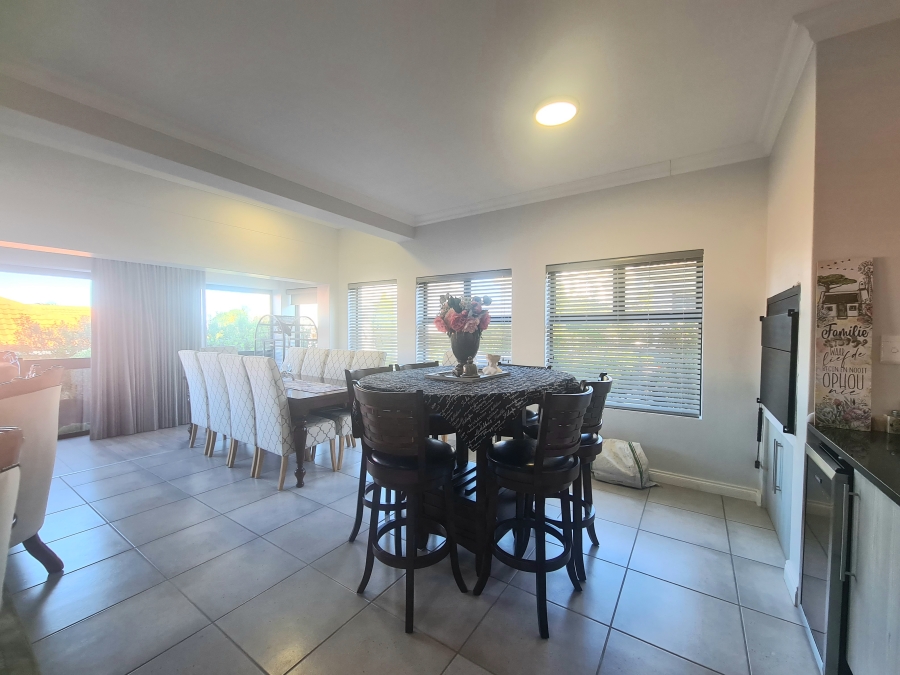 To Let 4 Bedroom Property for Rent in Hartenbos Heuwels Western Cape